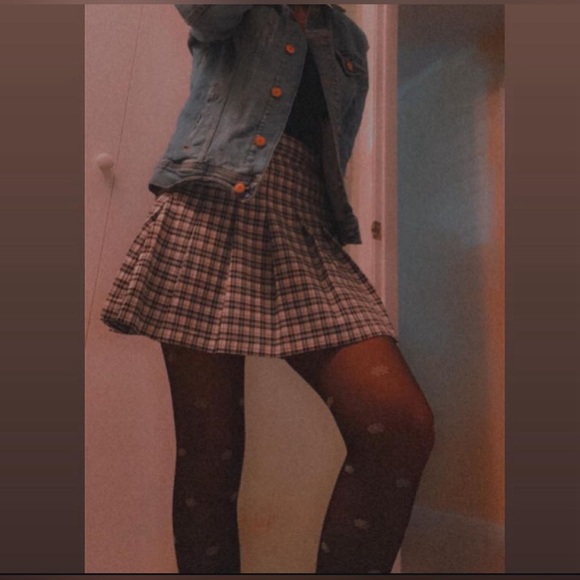 White, purple & black, pleated skirt. Size M (4-6). Button and zipper on side. - Picture 1 of 4